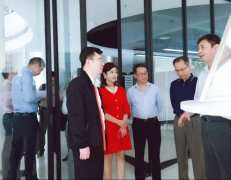 广东省工业和信息化局莅临星空官方网站-星空(中国)调研制造业创新中心建设情况 